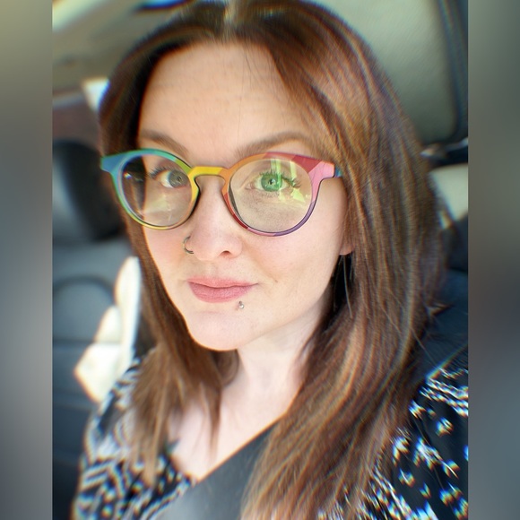 Meet your Posher, Candace mae - Picture 2 of 3